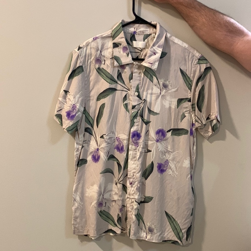 Seven Mankind Medium Mens Short Sleeve Button Down! Tan w/ purple floral design